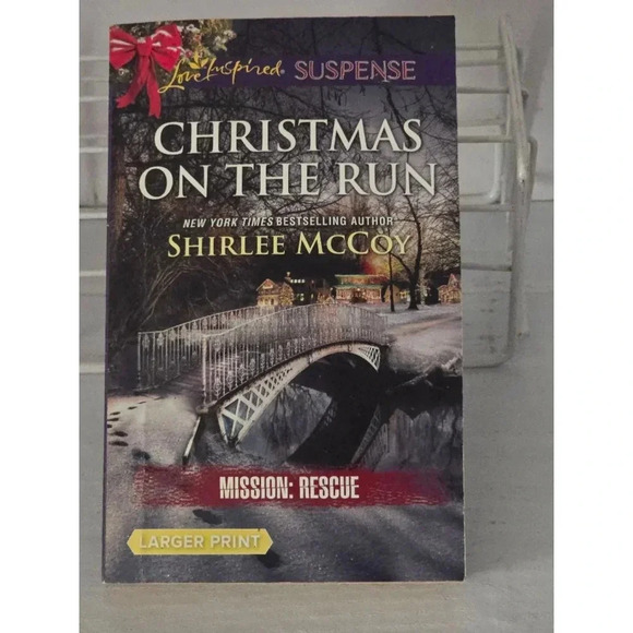 Love Inspired Christmas on the Run‎ Book - Picture 1 of 5